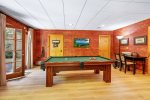 Hidden Falls - Pool table with TV